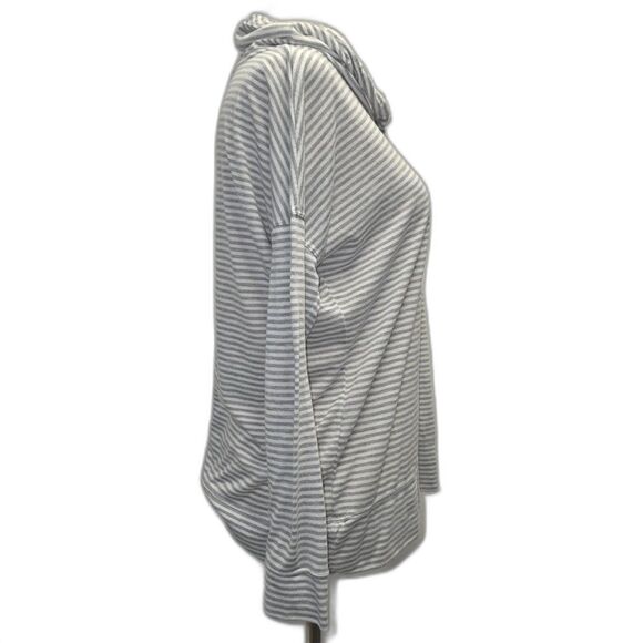 Calvin Klein Cowl Neck Lightweight Active Top Size Medium - Picture 5 of 9